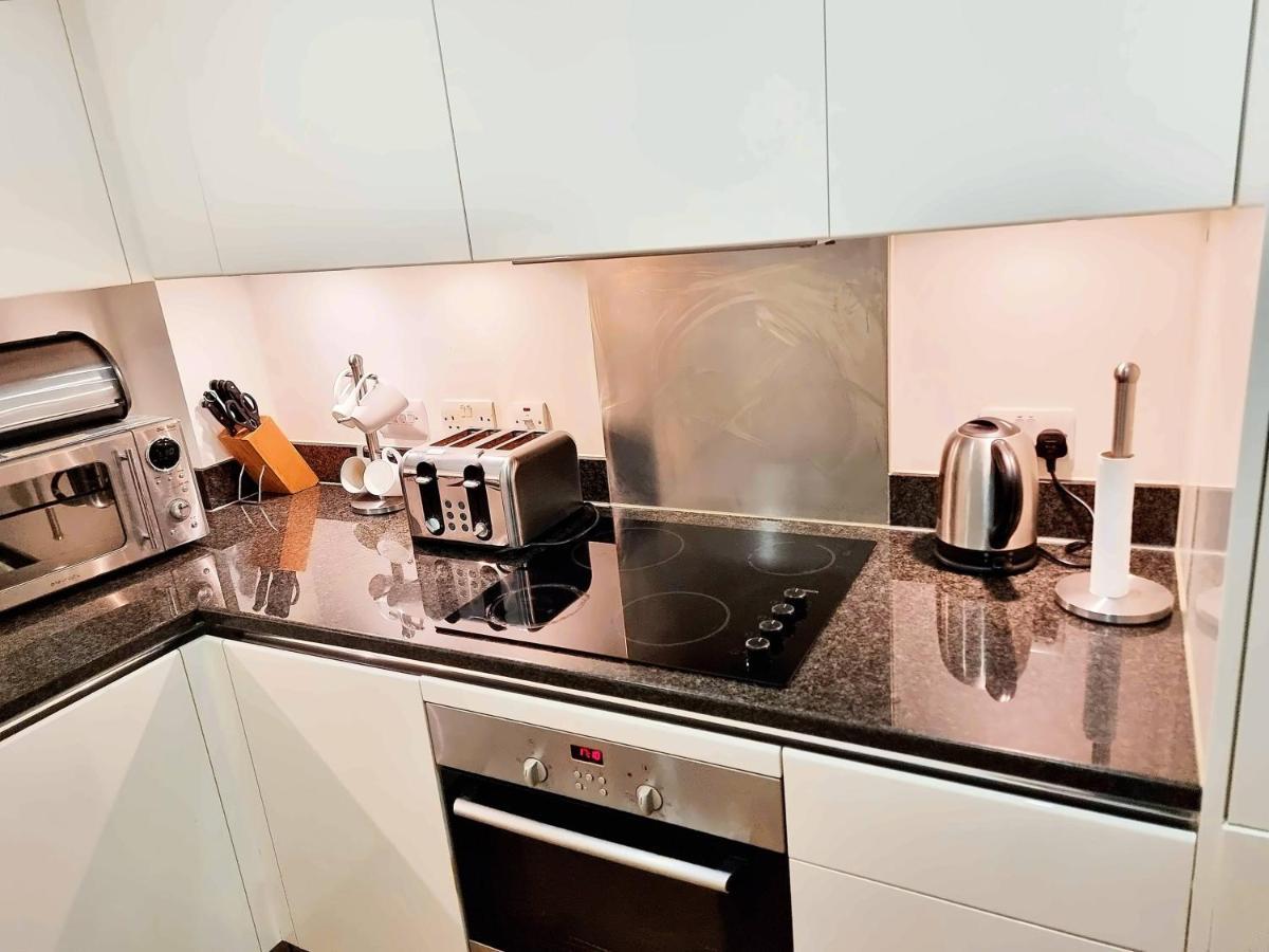 Your Riverside Home 2 With Private Balcony London Exterior photo