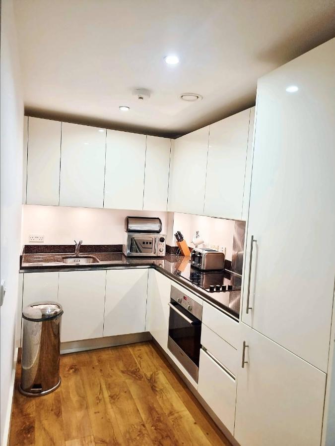 Your Riverside Home 2 With Private Balcony London Exterior photo