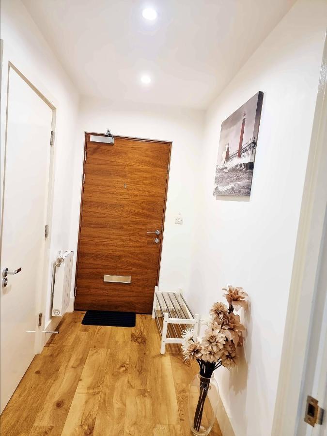 Your Riverside Home 2 With Private Balcony London Exterior photo